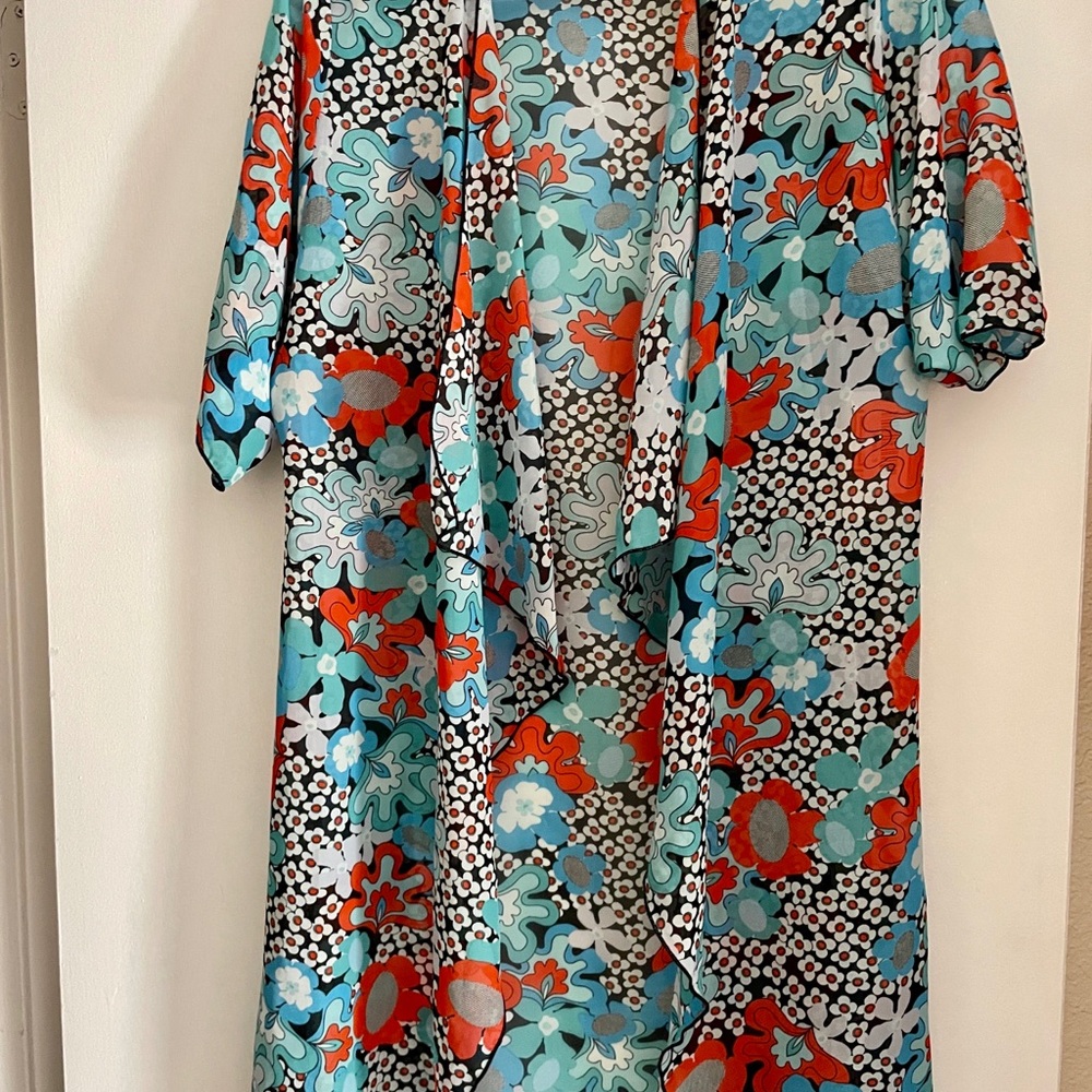 LuLaRoe Shirley kimono. Great wear w/ shorts,jeans,dress or a swimsuit coverup.